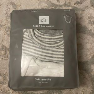 New 3 pack baby short sleeve onesie 3-6 month
